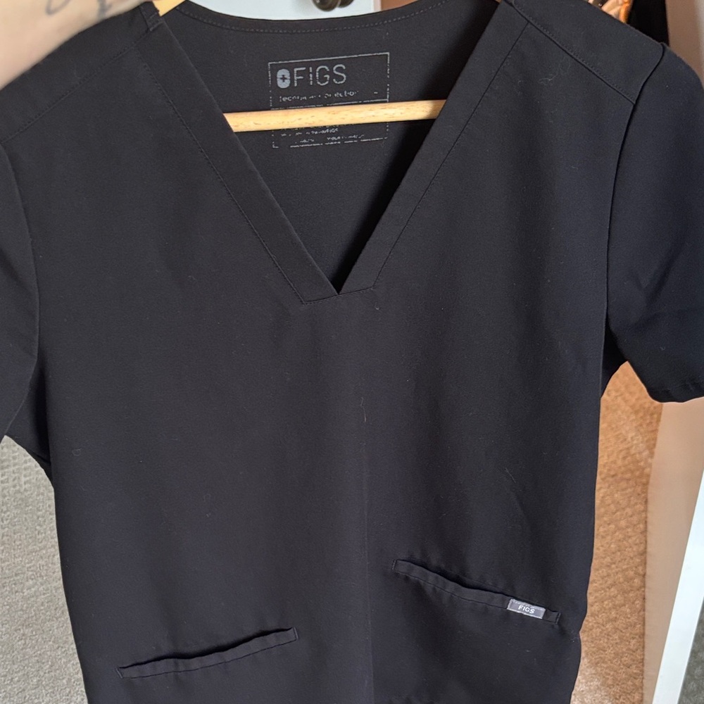 Figs Women's Black Short Sleeve Top